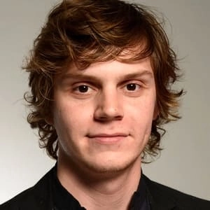 Assistir Evan Peters online grátis no Superfilmes