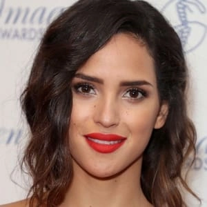 Assistir Adria Arjona online grátis no Superfilmes